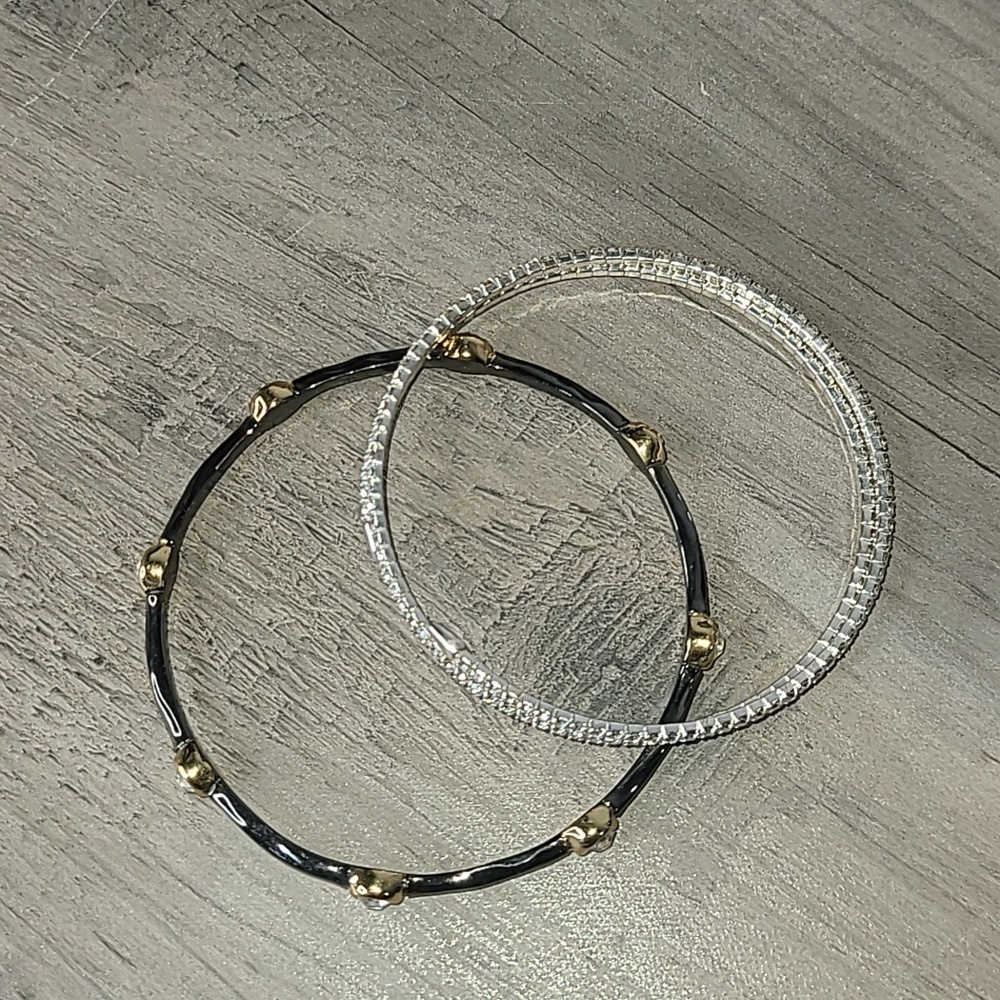 2 Bracelets - Picture 2 of 6